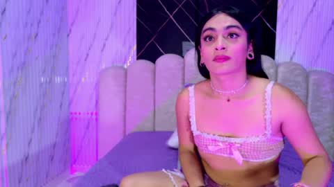 Snapshot of malaia_thompson_ chatting on 05-04-26, 12:01 malaia thompson online show from 05-04-26, 12:01