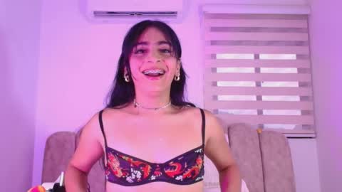 Snapshot of malaia_thompson_ chatting on 05-19-26, 02:23 malaia thompson online show from 05-19-26, 02:23