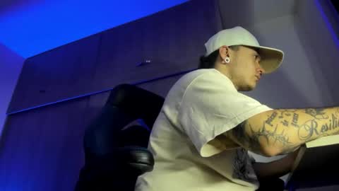 ADAM         online show from 11-03-25, 01:51