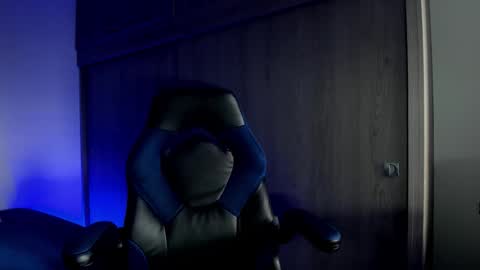 Snapshot of male_pussy chatting on 01-11-26, 05:29 ADAM online show from 01-11-26, 05:29