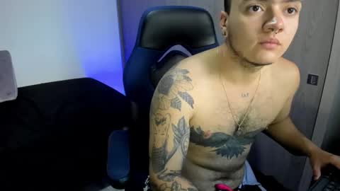 Snapshot of male_pussy chatting on 01-14-26, 04:45 ADAM online show from 01-14-26, 04:45