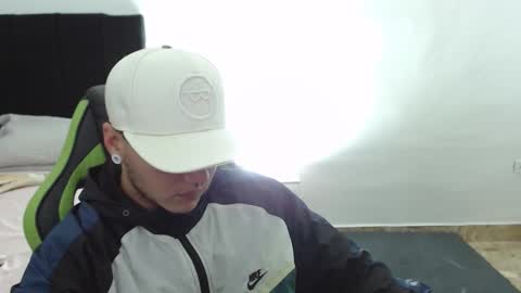 Snapshot of male_pussy chatting on 02-11-26, 04:17 ADAM online show from 02-11-26, 04:17