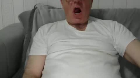 Snapshot of male_toy chatting on 03-24-26, 09:31 male_toy online show from 03-24-26, 09:31