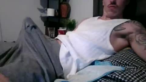 Snapshot of malemuscle11 chatting on 11-30-25, 02:10 Men online show from 11-30-25, 02:10