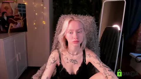 Malena online show from 11-14-25, 10:25