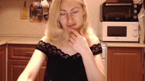 Snapshot of malenamila chatting on 11-15-25, 09:21 Malena online show from 11-15-25, 09:21