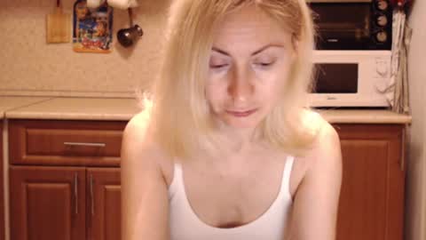 Snapshot of malenamila chatting on 12-13-25, 09:20 Malena online show from 12-13-25, 09:20