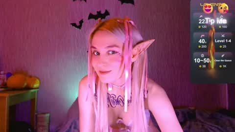 Mischelle online show from 10-31-25, 03:29