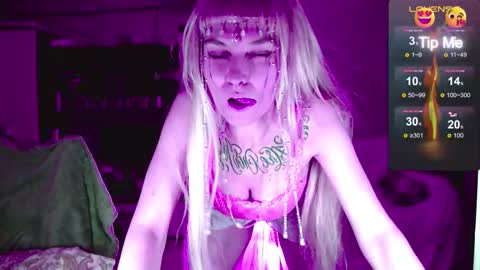 Mischelle online show from 11-30-25, 01:53