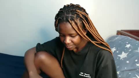 Snapshot of malia_latifa chatting on 11-15-25, 01:25 lati online show from 11-15-25, 01:25