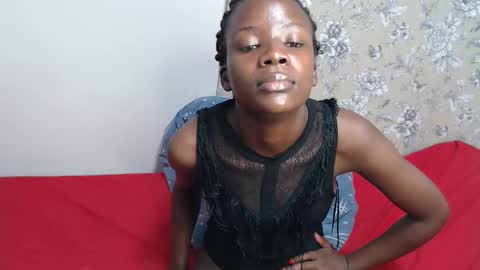 Snapshot of malia_latifa chatting on 12-18-25, 02:12 lati online show from 12-18-25, 02:12