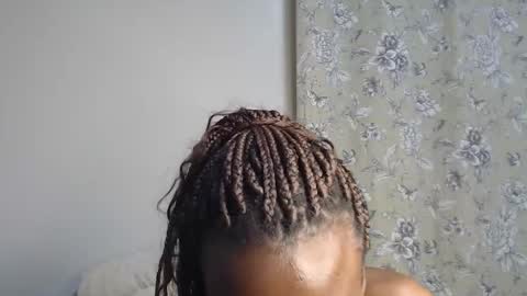 Snapshot of malia_latifa chatting on 12-20-25, 02:29 lati online show from 12-20-25, 02:29