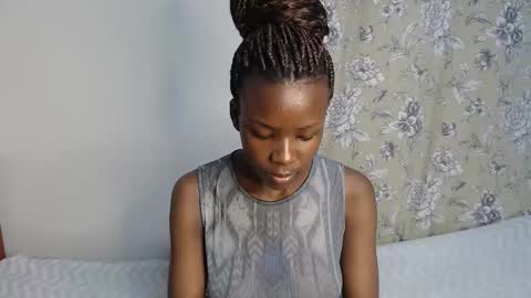 Snapshot of malia_latifa chatting on 12-21-25, 10:50 lati online show from 12-21-25, 10:50