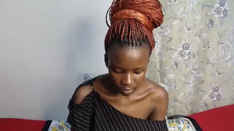 Snapshot of malia_latifa chatting on 01-09-26, 01:14 lati online show from 01-09-26, 01:14