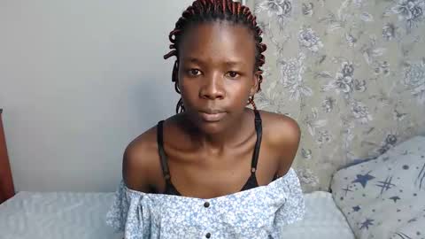 Snapshot of malia_latifa chatting on 01-14-26, 02:12 lati online show from 01-14-26, 02:12