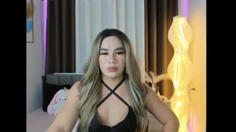 Snapshot of malia_nicole chatting on 10-14-25, 06:36 malia online show from 10-14-25, 06:36