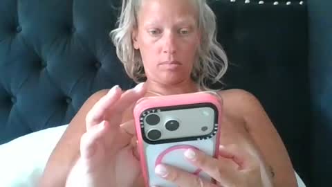 Snapshot of malibumelons chatting on 06-16-26, 02:30 malibumelons online show from 06-16-26, 02:30