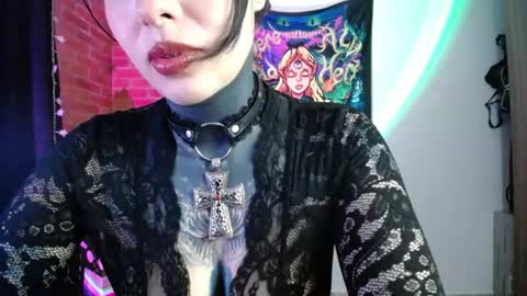 Snapshot of maliceinwonderland25 chatting on 06-22-26, 03:25 Alice Asylum online show from 06-22-26, 03:25