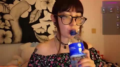 Snapshot of malicia_witch_ chatting on 02-10-26, 03:43 Mar Alicia Rosie v A L I C I A W I T C - Meg Cherie online show from 02-10-26, 03:43