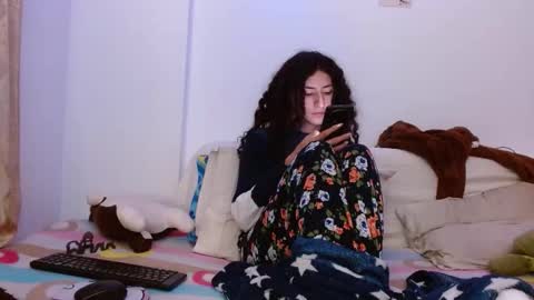 Snapshot of malitamuymal22 chatting on 11-21-25, 12:21 Malita online show from 11-21-25, 12:21