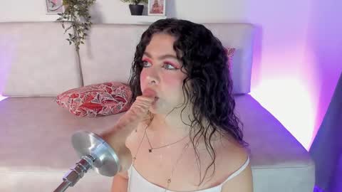 Snapshot of malka_burning chatting on 02-11-25, 12:06 Malka online show from 02-11-25, 12:06