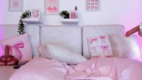 Snapshot of malka_burning chatting on 10-06-25, 08:28 Malka online show from 10-06-25, 08:28