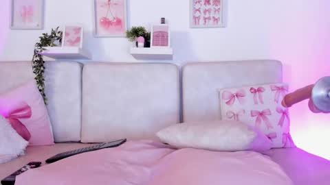 Snapshot of malka_burning chatting on 10-14-25, 08:20 Malka online show from 10-14-25, 08:20