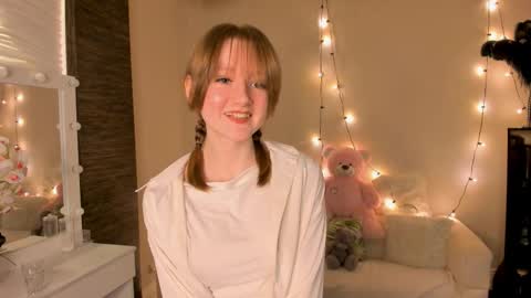 Snapshot of mallorygray chatting on 03-15-26, 04:13 Lilit online show from 03-15-26, 04:13