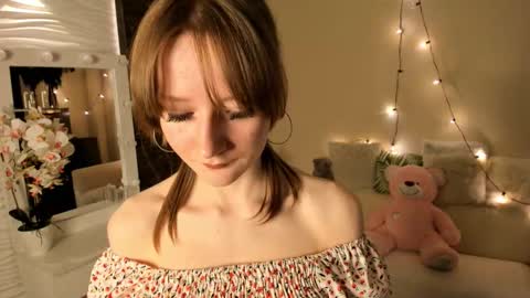 Snapshot of mallorygray chatting on 03-17-26, 02:09 Lilit online show from 03-17-26, 02:09