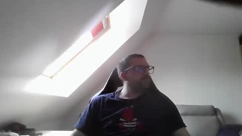 Snapshot of malou2927 chatting on 04-12-26, 08:52 breton online show from 04-12-26, 08:52