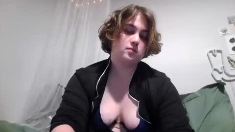 Snapshot of malrider2 chatting on 01-04-25, 01:52 Mal online show from 01-04-25, 01:52