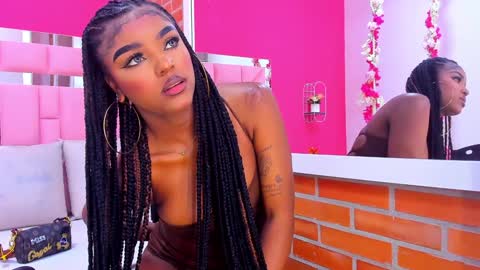 Snapshot of malu_horny_69 chatting on 12-18-24, 08:14 Melanie online show from 12-18-24, 08:14