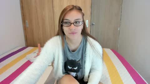 Snapshot of malucam_06 chatting on 06-05-26, 11:21 instagram nueela online show from 06-05-26, 11:21