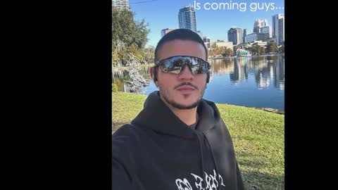 Snapshot of maluma09 chatting on 10-10-25, 02:43 maluma09 online show from 10-10-25, 02:43