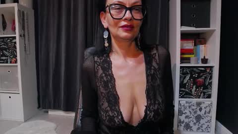 ioana love online show from 11-22-25, 09:25