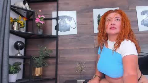 Snapshot of mami_boobs chatting on 11-22-25, 07:13 Karla online show from 11-22-25, 07:13