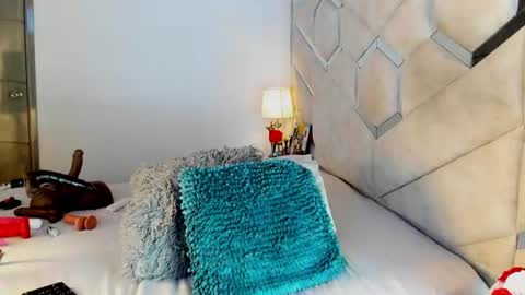Snapshot of mami_soto chatting on 06-18-26, 11:31 mami_soto online show from 06-18-26, 11:31