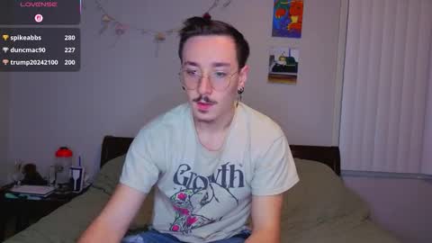 Snapshot of mamiclouds chatting on 11-13-25, 01:37 MamiCloudz online show from 11-13-25, 01:37