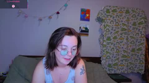 Snapshot of mamiclouds chatting on 11-19-25, 02:33 MamiCloudz online show from 11-19-25, 02:33