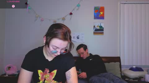 Snapshot of mamiclouds chatting on 12-16-25, 01:43 MamiCloudz online show from 12-16-25, 01:43