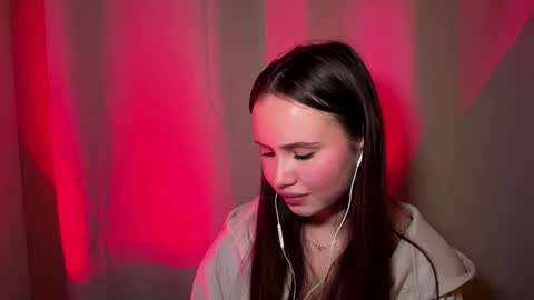 Snapshot of mammieknowles chatting on 02-25-26, 07:12 Mia Davis online show from 02-25-26, 07:12