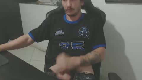 Snapshot of mamute23 chatting on 01-07-25, 01:06 BigBrazilianCock online show from 01-07-25, 01:06