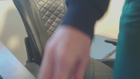 Snapshot of mamute23 chatting on 10-31-25, 12:06 BigBrazilianCock online show from 10-31-25, 12:06