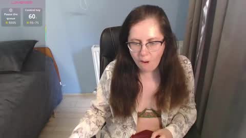 Snapshot of mandarinka28 chatting on 05-18-26, 08:31 mandarinka28 online show from 05-18-26, 08:31