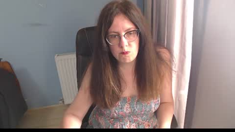 Snapshot of mandarinka28 chatting on 07-06-26, 06:54 mandarinka28 online show from 07-06-26, 06:54