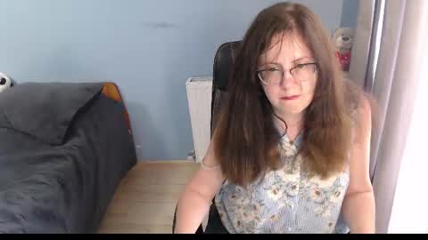 Snapshot of mandarinka28 chatting on 07-07-26, 06:05 mandarinka28 online show from 07-07-26, 06:05