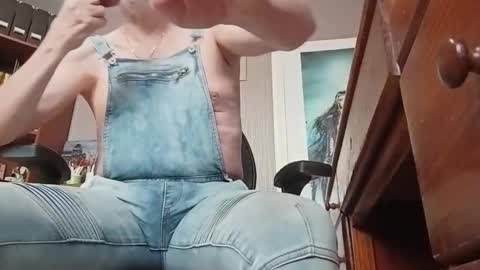 Snapshot of mandrawhore chatting on 10-29-25, 12:18 mandrawhore online show from 10-29-25, 12:18