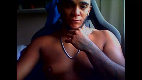 Snapshot of mandymel chatting on 01-09-25, 01:45 Muw online show from 01-09-25, 01:45