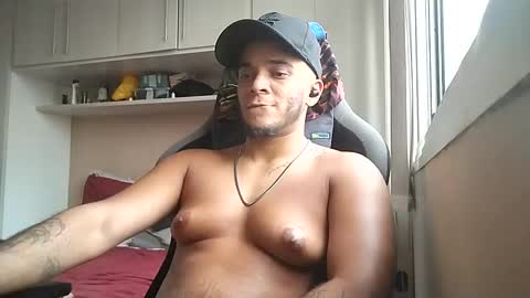 Snapshot of mandymel chatting on 01-11-25, 06:01 Muw online show from 01-11-25, 06:01