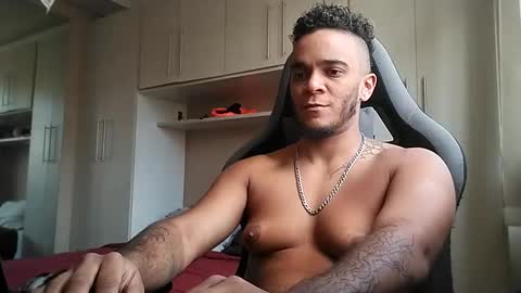 Snapshot of mandymel chatting on 01-15-25, 01:41 Muw online show from 01-15-25, 01:41